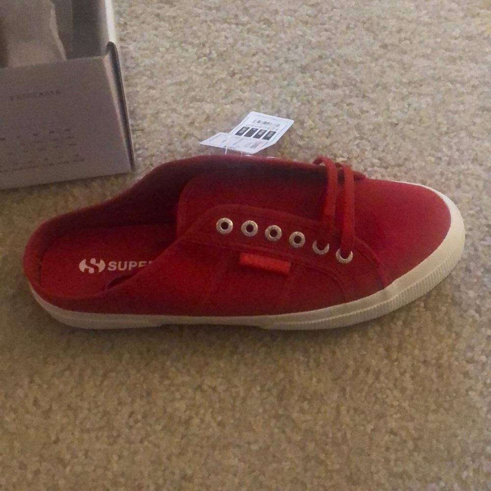 NWOT Size 10 Women’s Superga shoes! - Picture 1 of 3